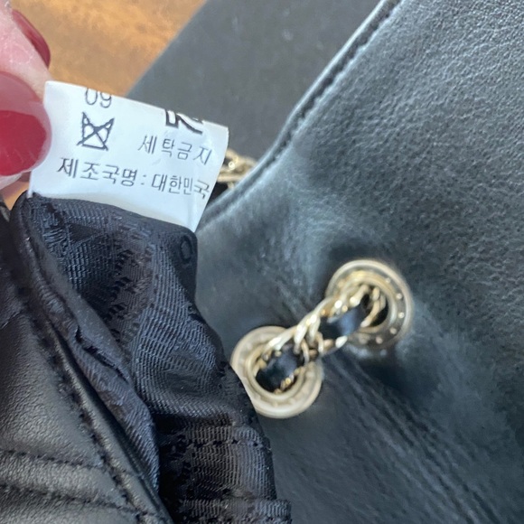 METROCITY Black Quilted Leather Shoulder Bag W/Gold-Tone Chain Strap & Hardware - Picture 4 of 14